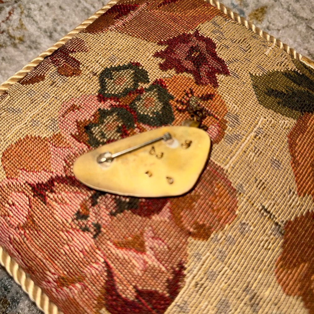 Vtg Women with a Book Pin - Picture 5 of 5